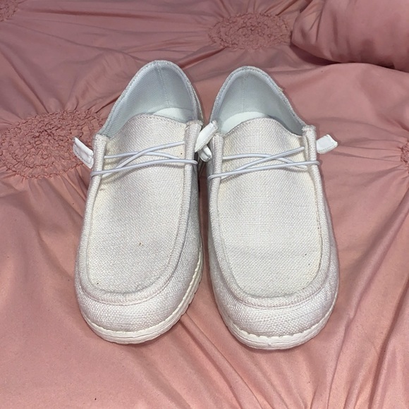 Shein Slip on shoes // Size 38 (7.5) // OFF White - Picture 1 of 4